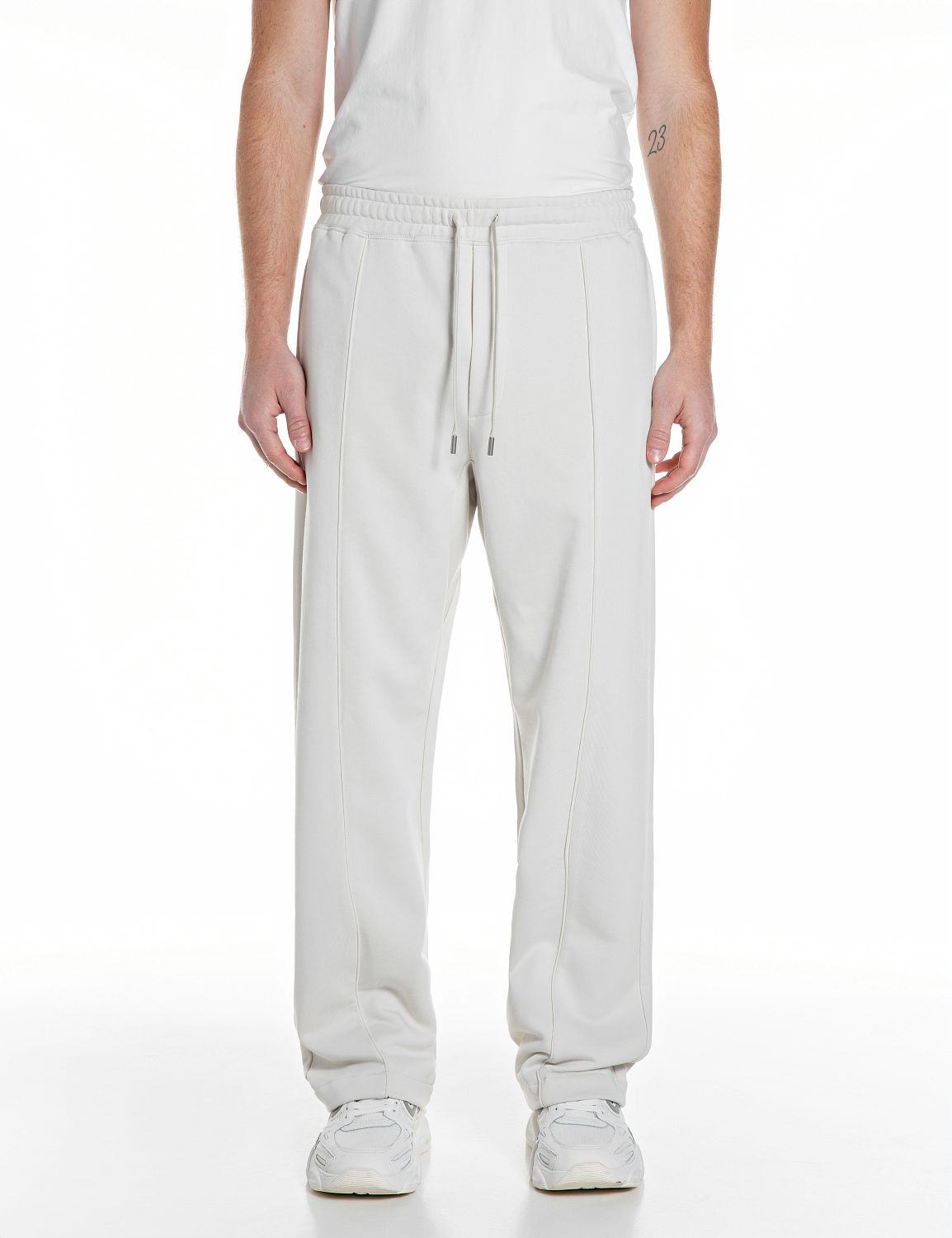 PÁNSKÉ TEPLÁKY REPLAY S ČISTÝM DESIGNEM – VOLNÝ STŘIH