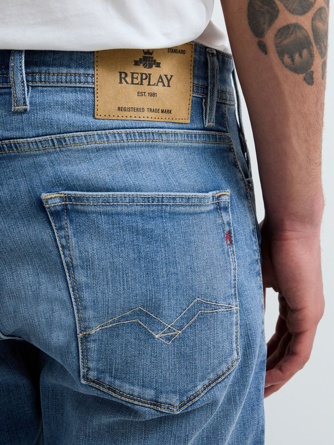 PÁNSKÉ DŽÍNOVÉ KRAŤASY – ZÚŽENÝ STŘIH