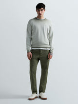 PÁNSKÝ ELEGANTNÍ SVETR S JEMNÝM LOGEM