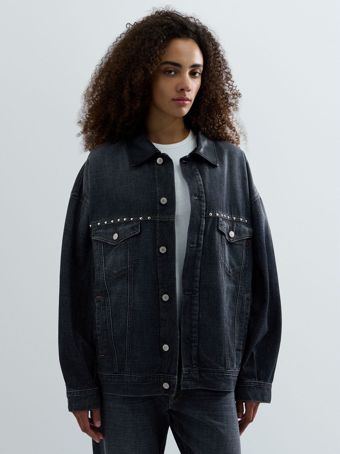 DÁMSKÁ OVERSIZED DŽÍNOVÁ BUNDA REPLAY S KOŽENÝM LÍMCEM