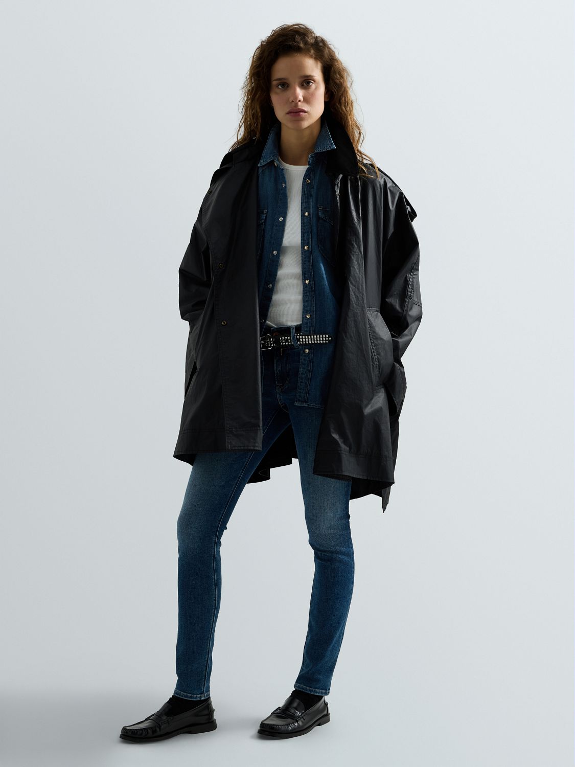 DÁMSKÁ OVERSIZED BUNDA REPLAY VE STYLU PELERÍNY – ČERNÁ