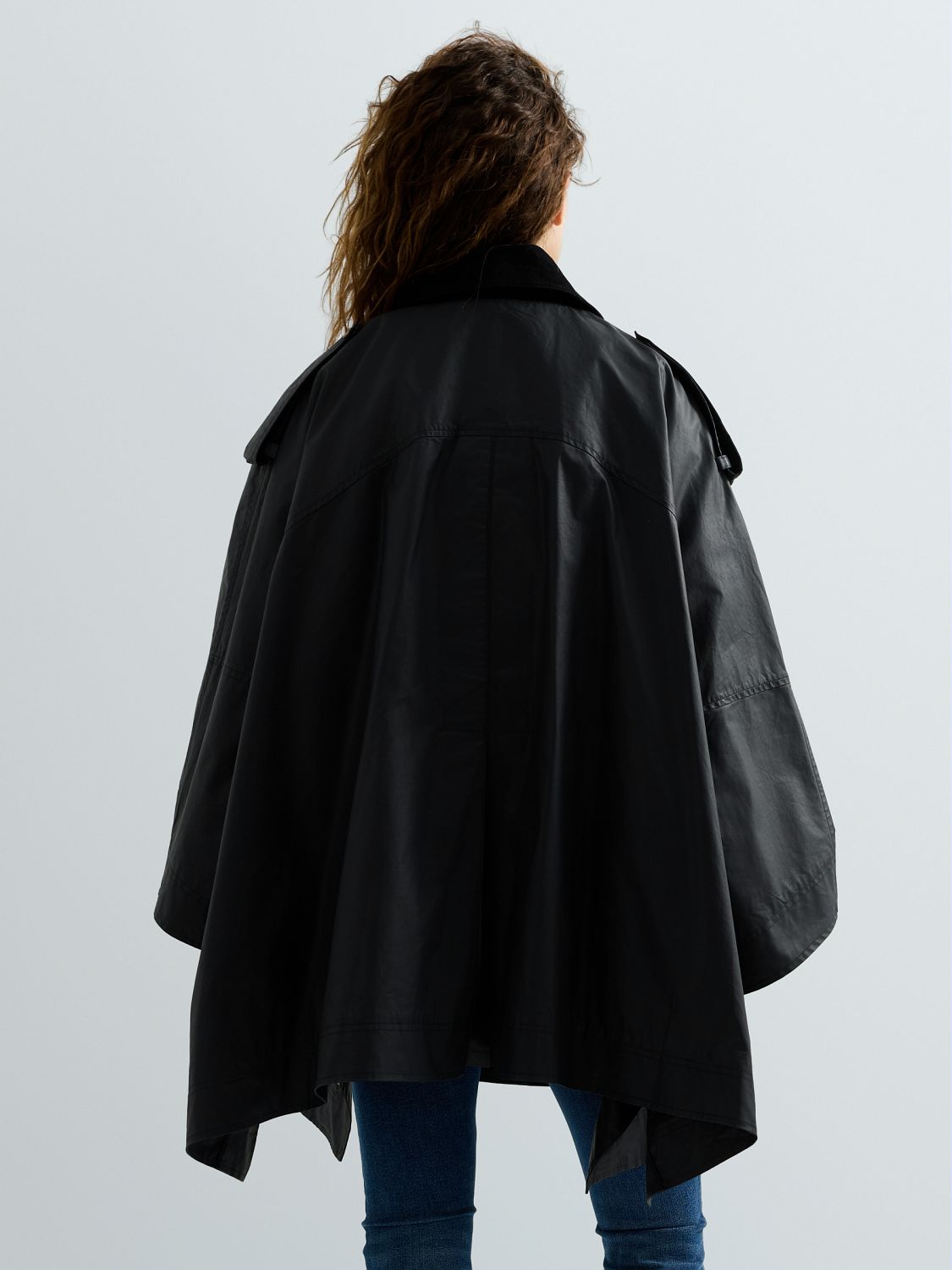 DÁMSKÁ OVERSIZED BUNDA REPLAY VE STYLU PELERÍNY – ČERNÁ