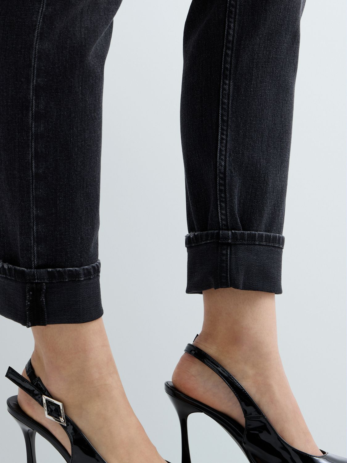MARTY – DÁMSKÉ SLIM FIT DŽÍNY REPLAY – ČERNÉ