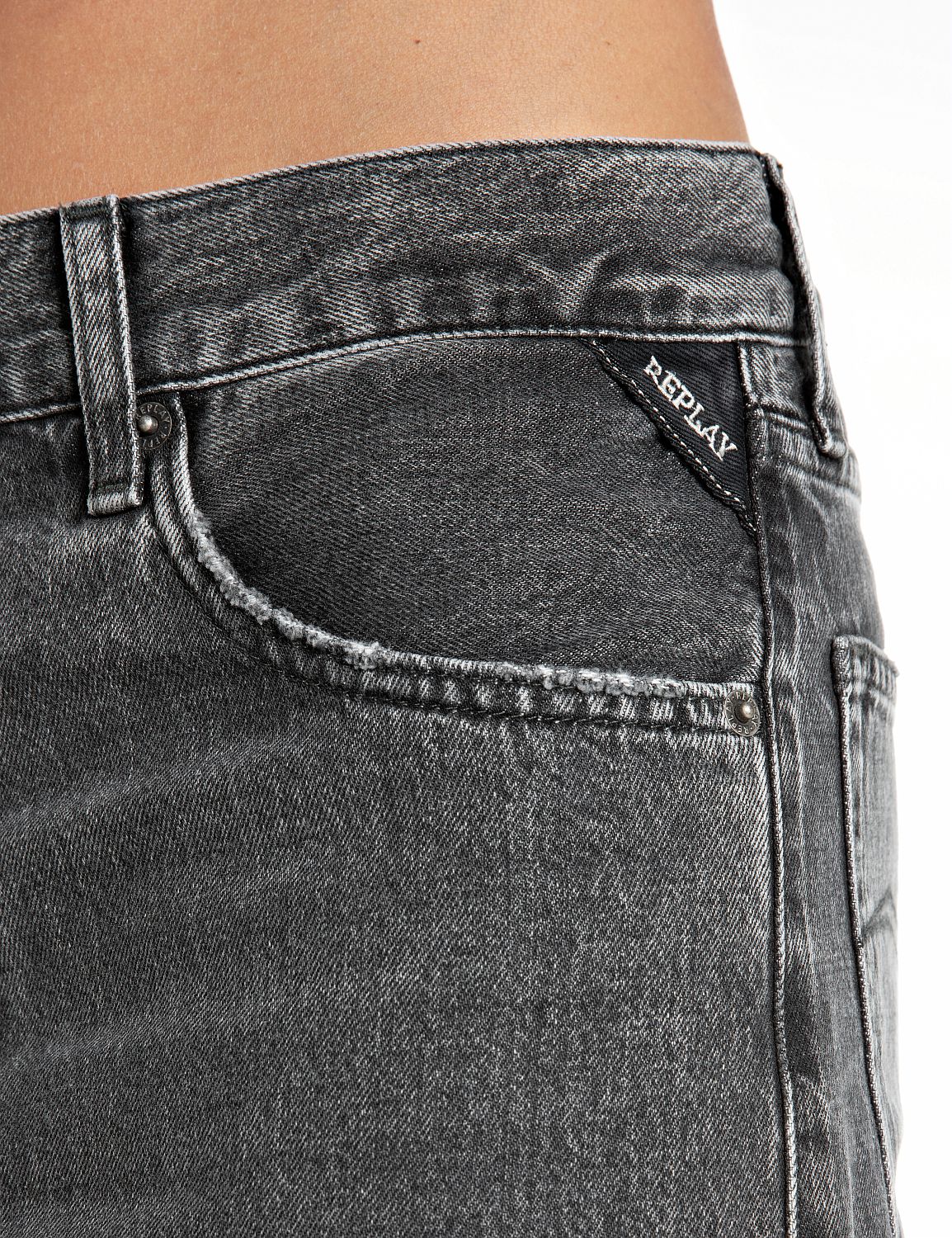 BECKA – DÁMSKÉ BOOTCUT DŽÍNY REPLAY – ŠEDÉ