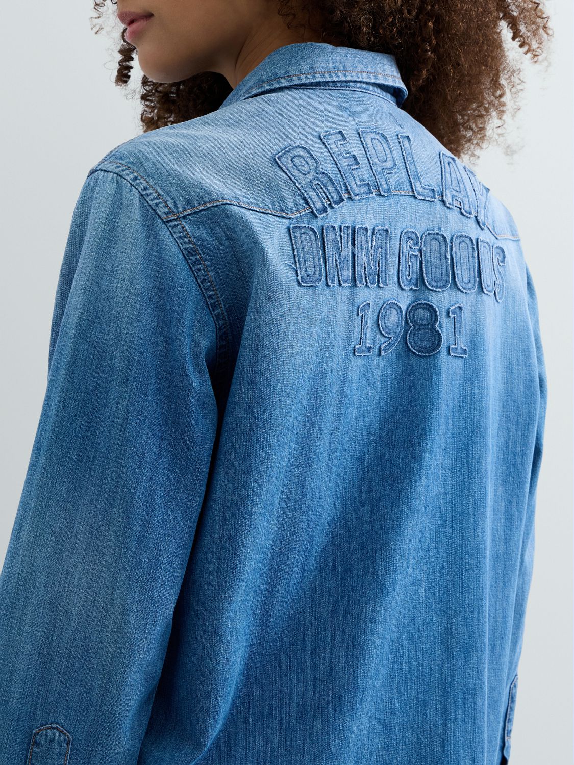 DÁMSKÁ OVERSIZED DŽÍNOVÁ KOŠILE REPLAY – MODRÁ