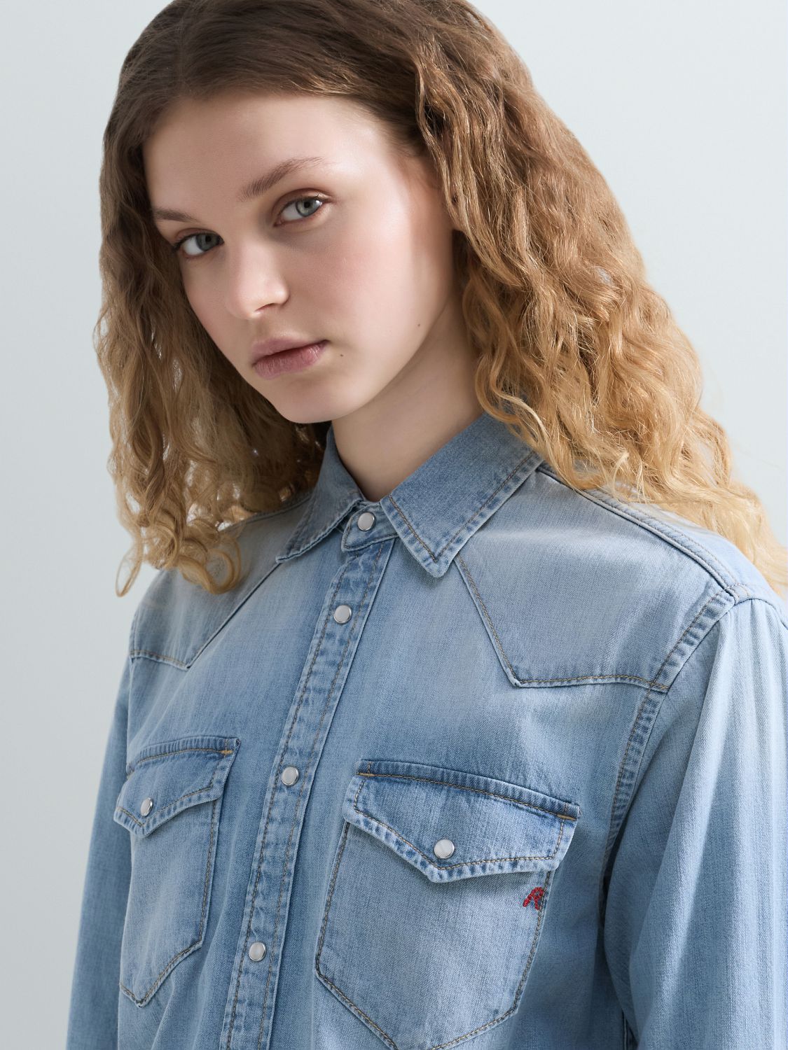 DÁMSKÁ OVERSIZE DŽÍNOVÁ KOŠILE REPLAY
