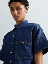 MODRÁ DŽÍNOVÁ KOŠILE S KRÁTKÝM RUKÁVEM