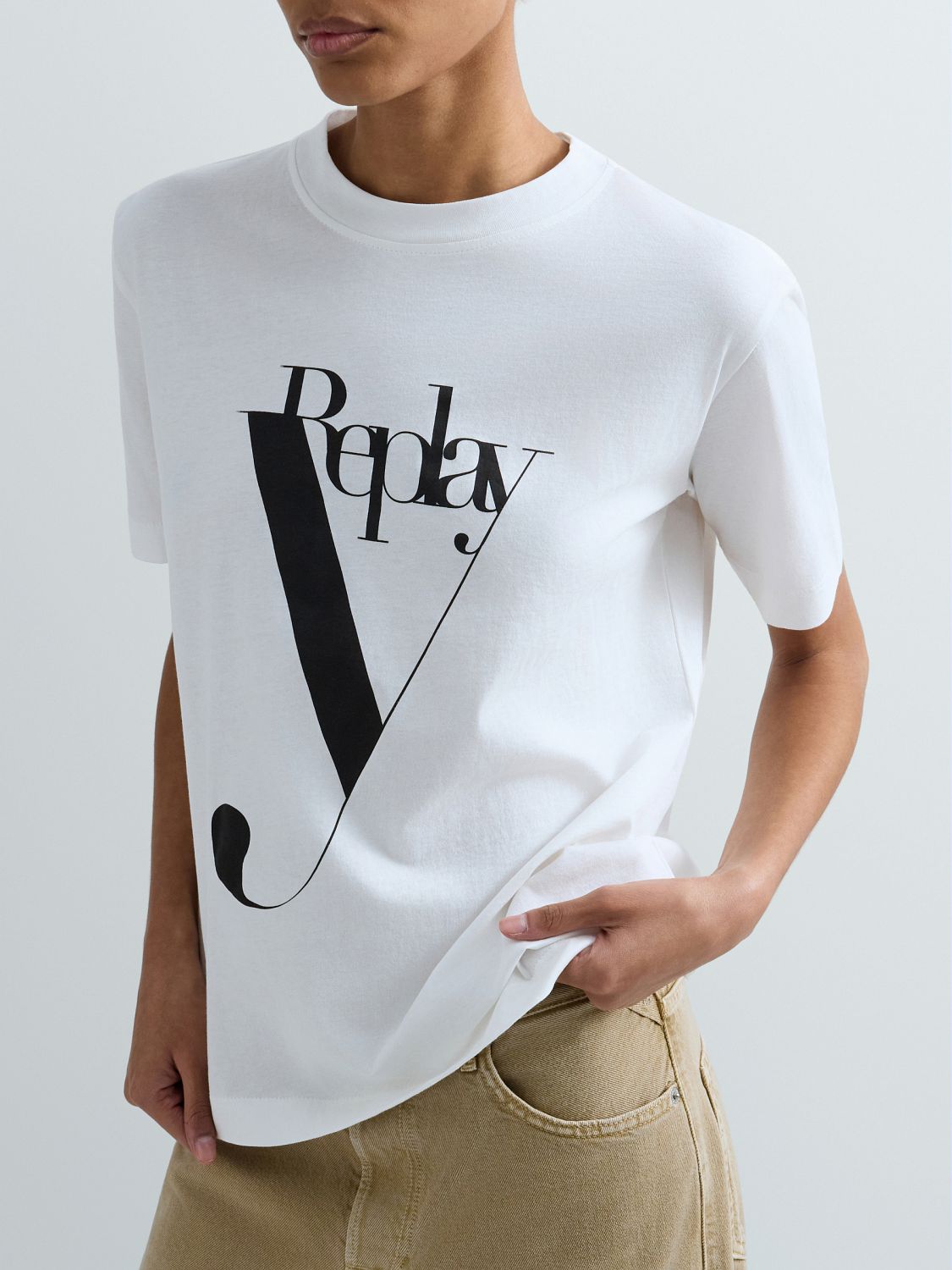 DÁMSKÉ BAVLNĚNÉ TRIČKO S VELKÝM LOGEM