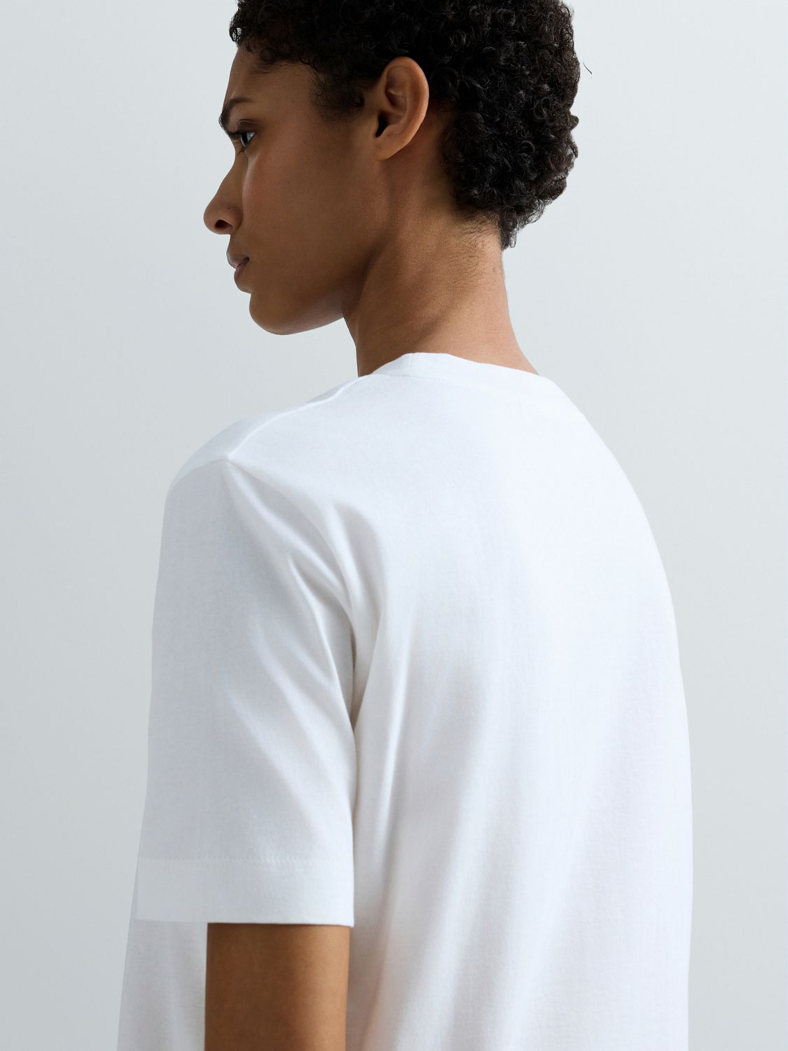 DÁMSKÉ BAVLNĚNÉ TRIČKO S VELKÝM LOGEM