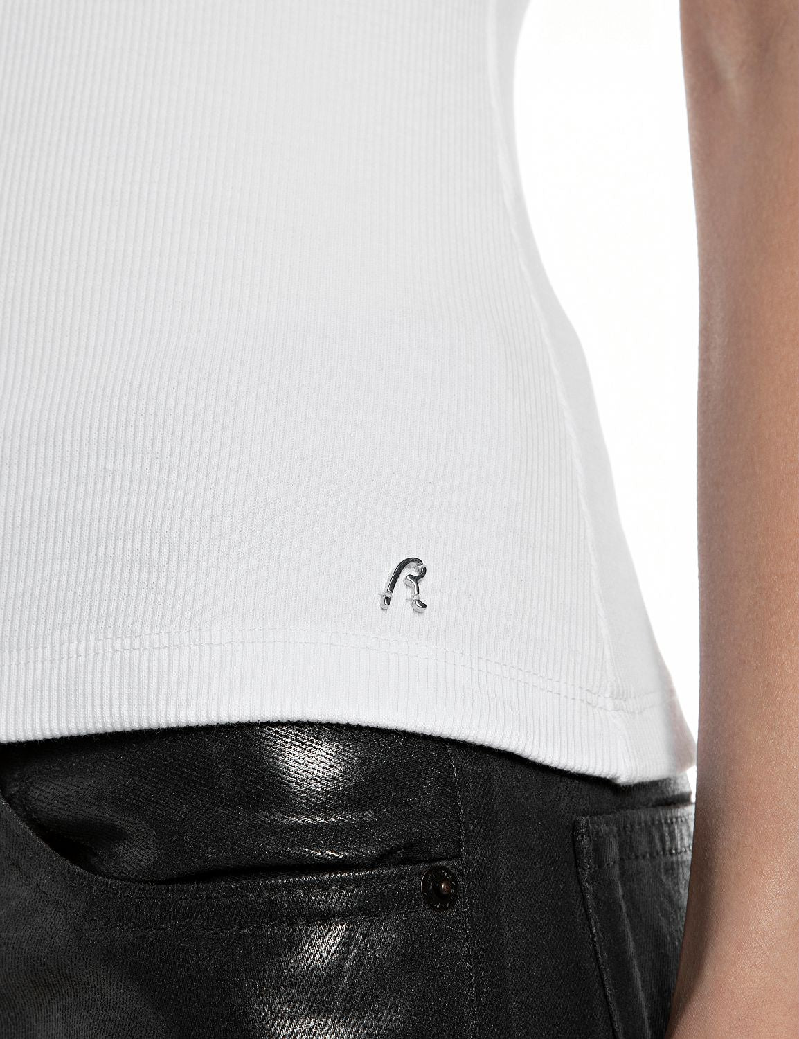 Dámské tílko s ozdobným řetízkem