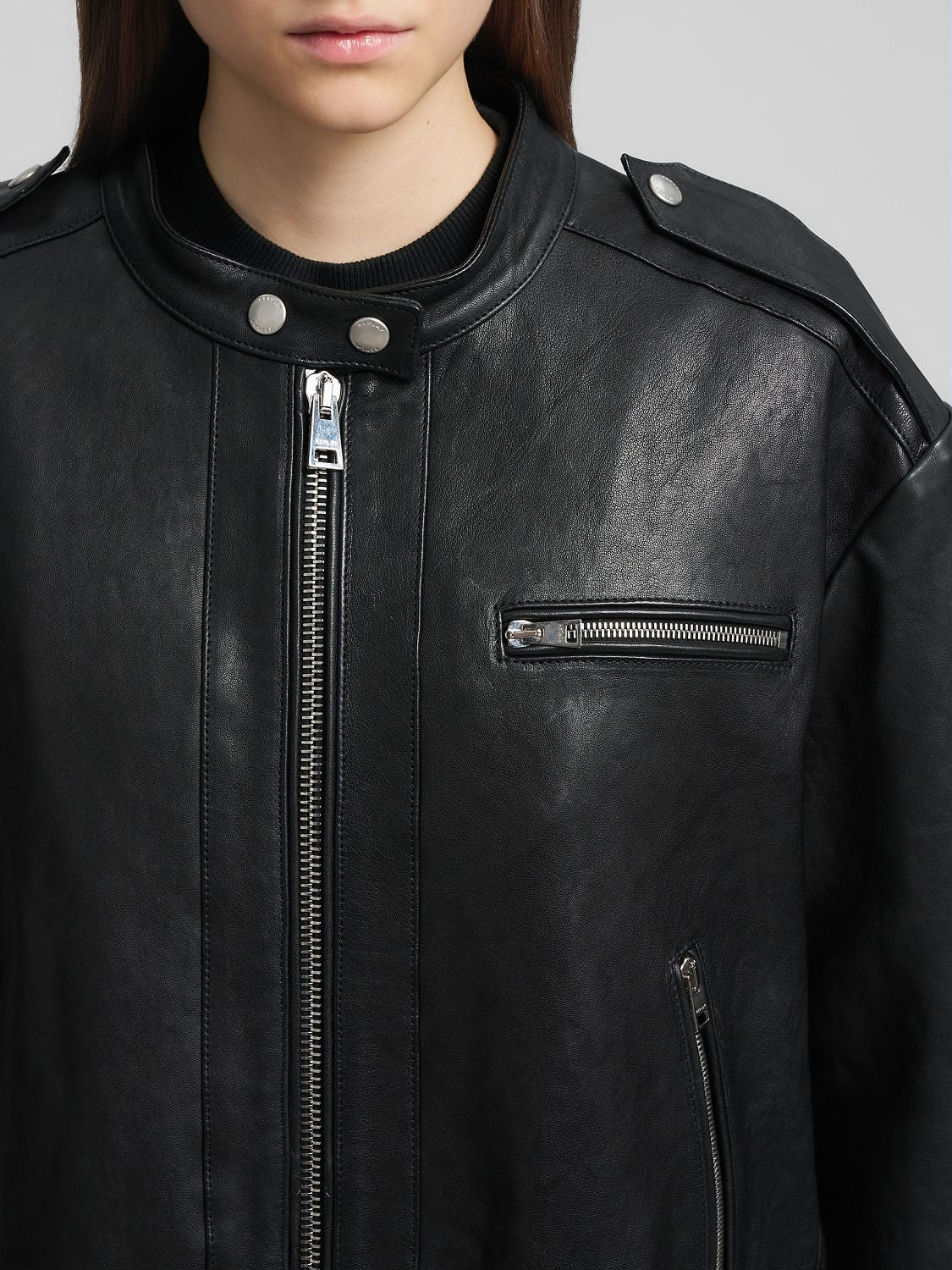 Dlouhý kožený kabát