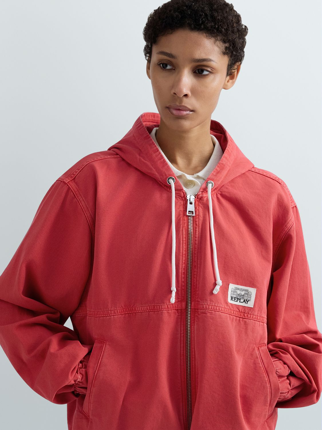 RELAXED-FIT BUNDA S KAPUCÍ
