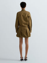 KOŠILOVÉ MINI ŠATY S KAPSAMI