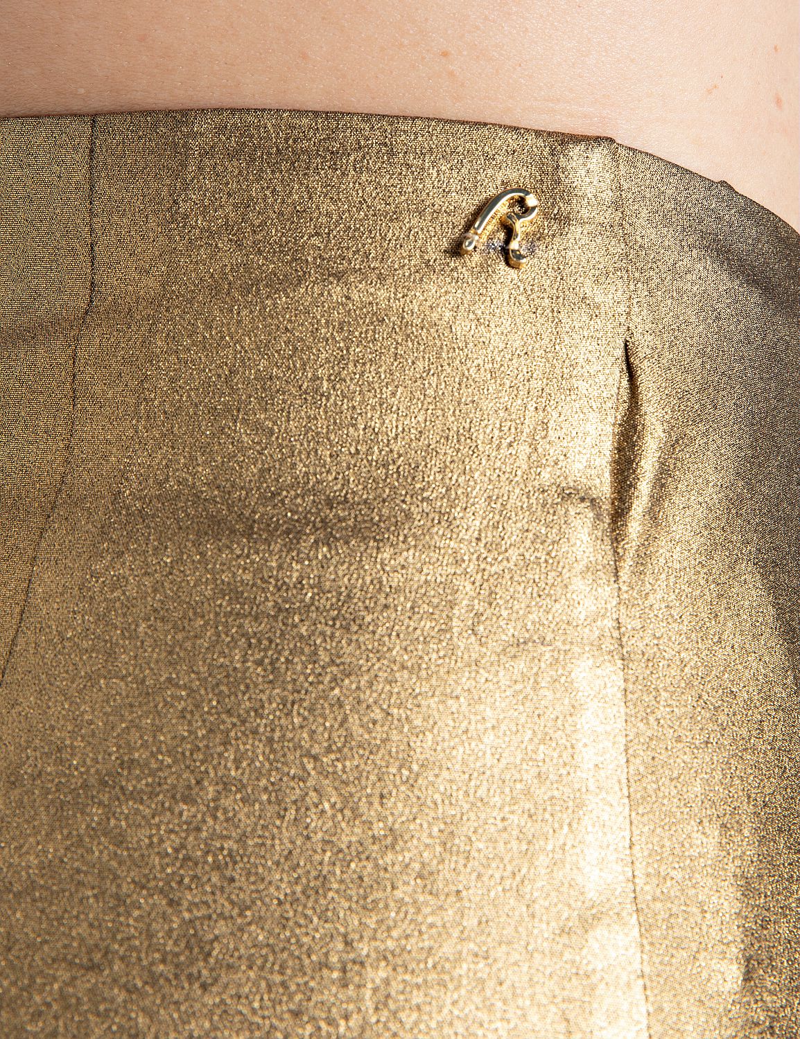 ZLATÁ SUKNĚ S ASYMETRICKÝM STŘIHEM