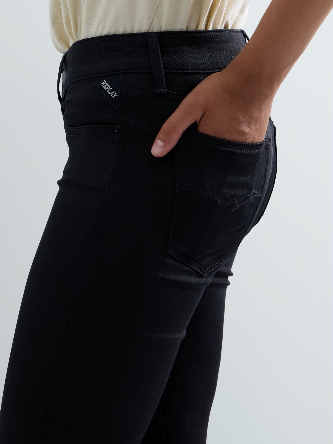 NEW LUZ – DÁMSKÉ SKINNY DŽÍNY REPLAY – ČERNÉ